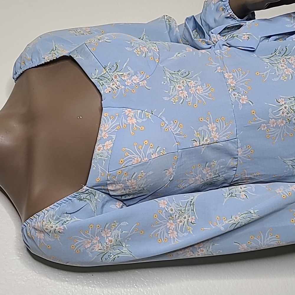 Dress Size Large Light Blue Floral Print Long Sleeve Figure Flattering Cute Fun